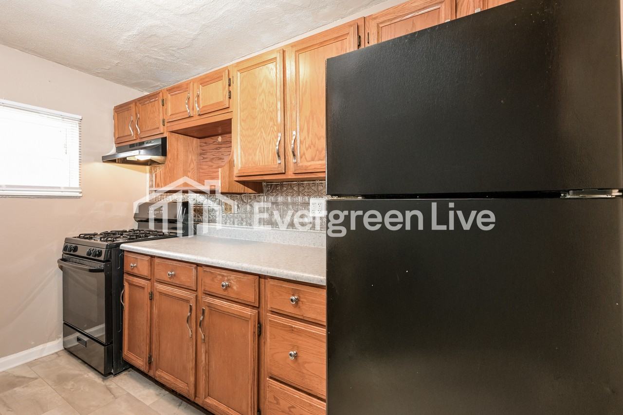 424 Vine St - Photo 7 of 15