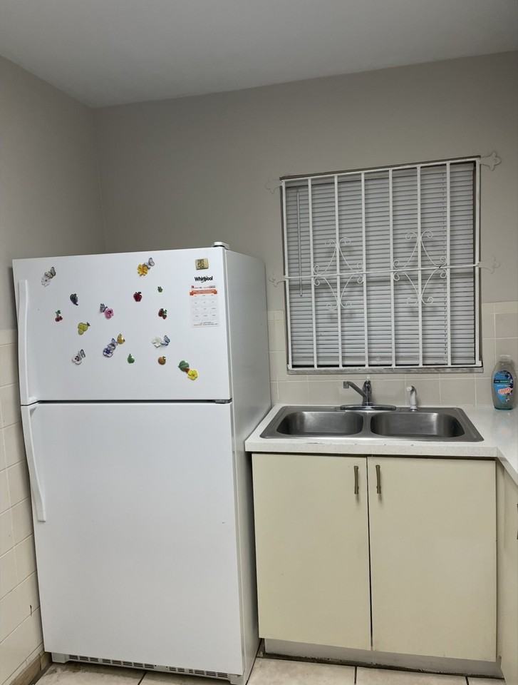 305 W 68th St #319 - Photo 5 of 24