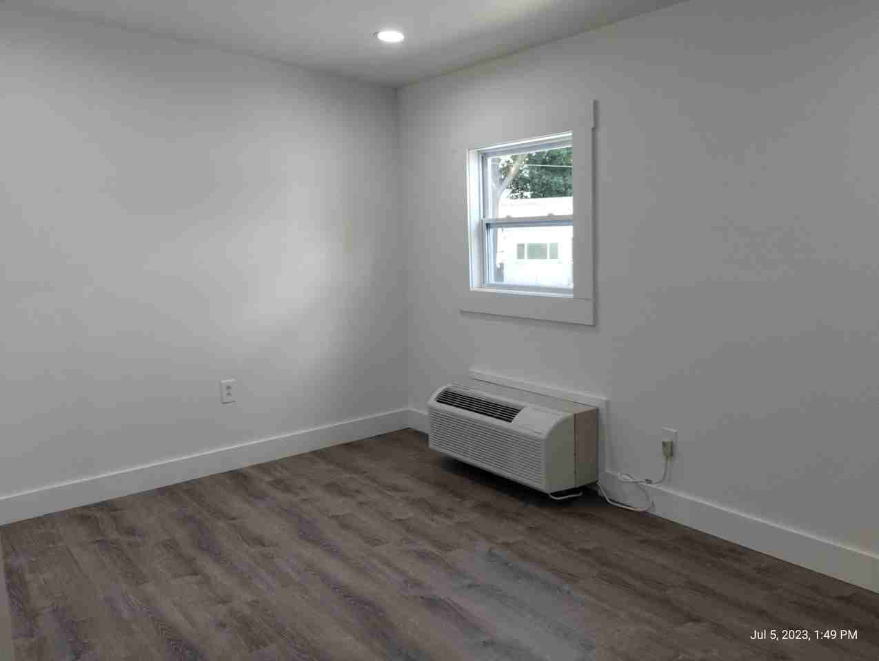 200 W Walnut St #4 - Photo 6 of 8