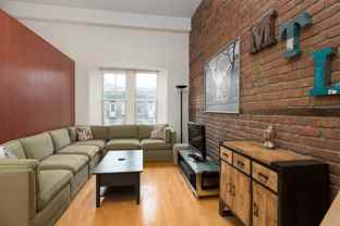 Neon St. Denis - Photo 1 of 1