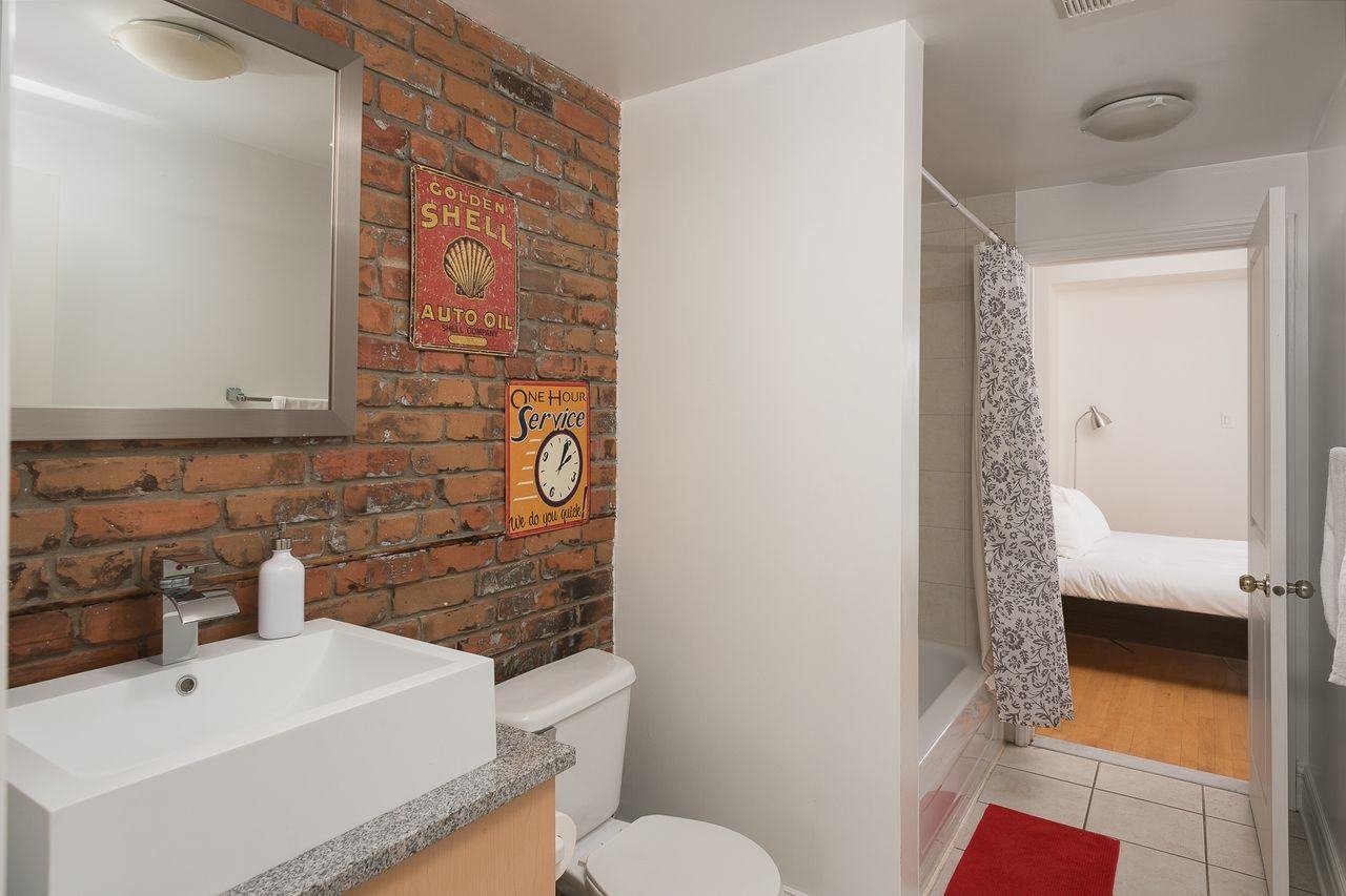 Neon St. Denis - Photo 6 of 10