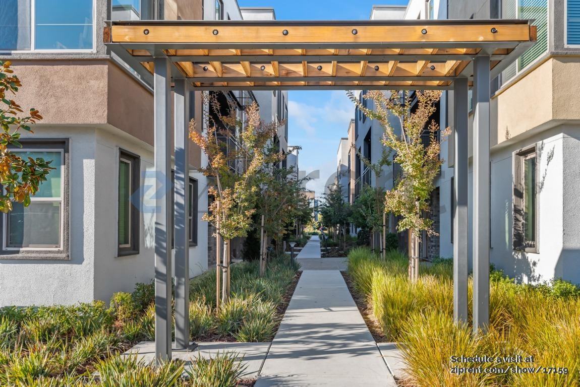 25390 Parklane Dr - Photo 2 of 20