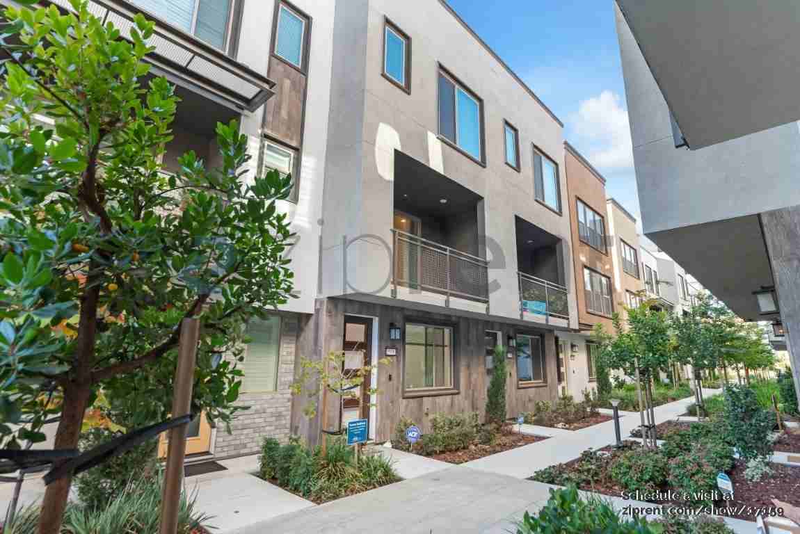 25390 Parklane Dr - Photo 3 of 20