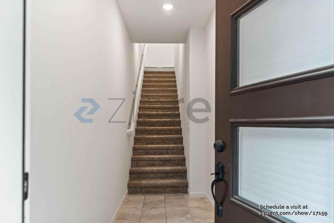 25390 Parklane Dr - Photo 5 of 20