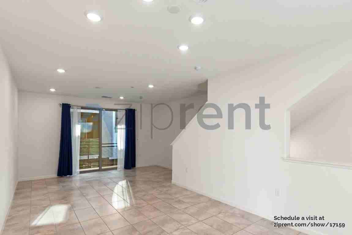 25390 Parklane Dr - Photo 7 of 20