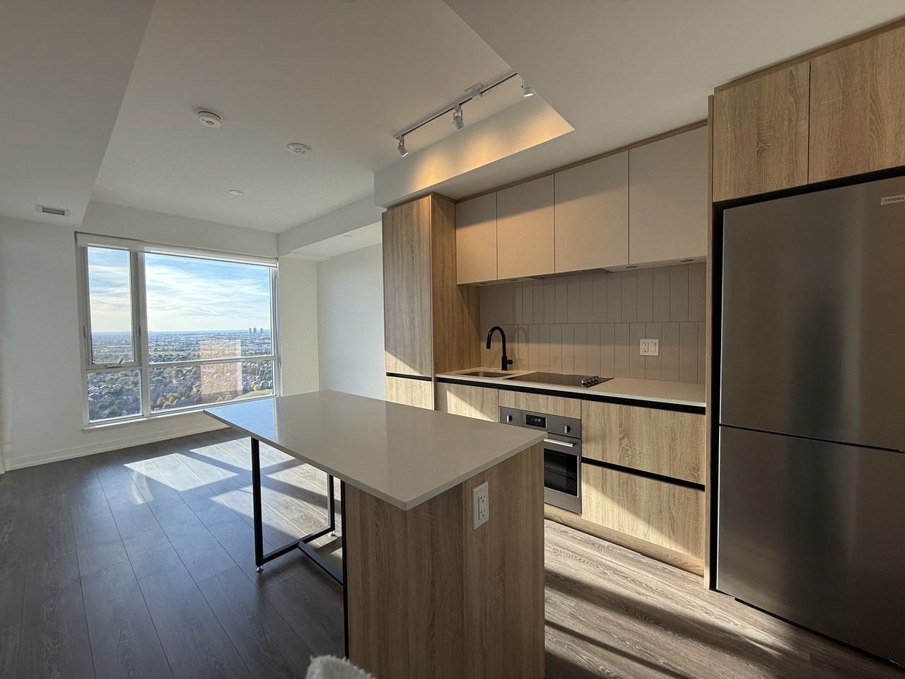 7950 Bathurst St #2512 - Photo 4 of 34