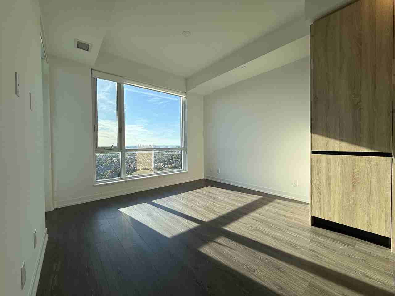 7950 Bathurst St #2512 - Photo 7 of 34