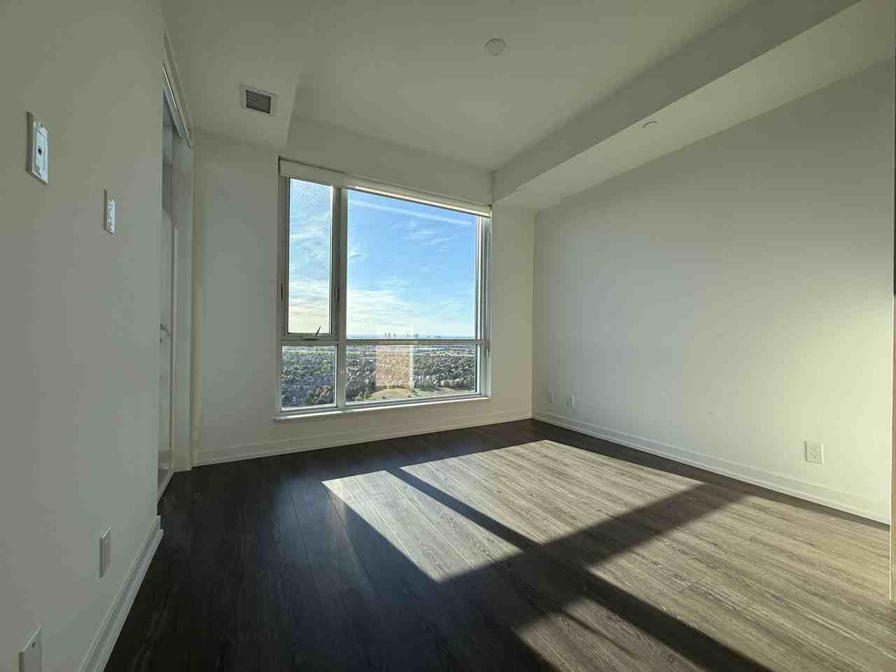 7950 Bathurst St #2512 - Photo 7 of 33