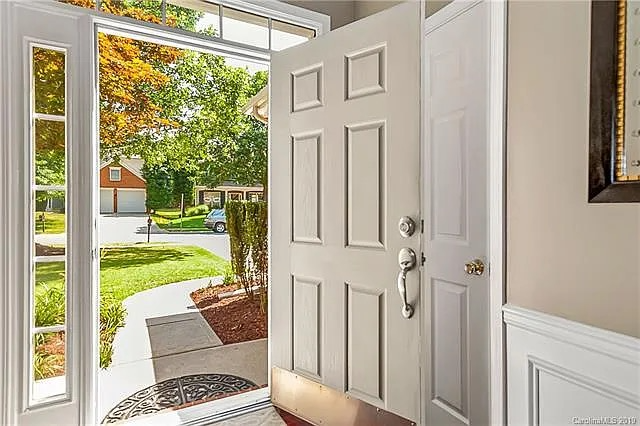 8514 Society St - Photo 2 of 17