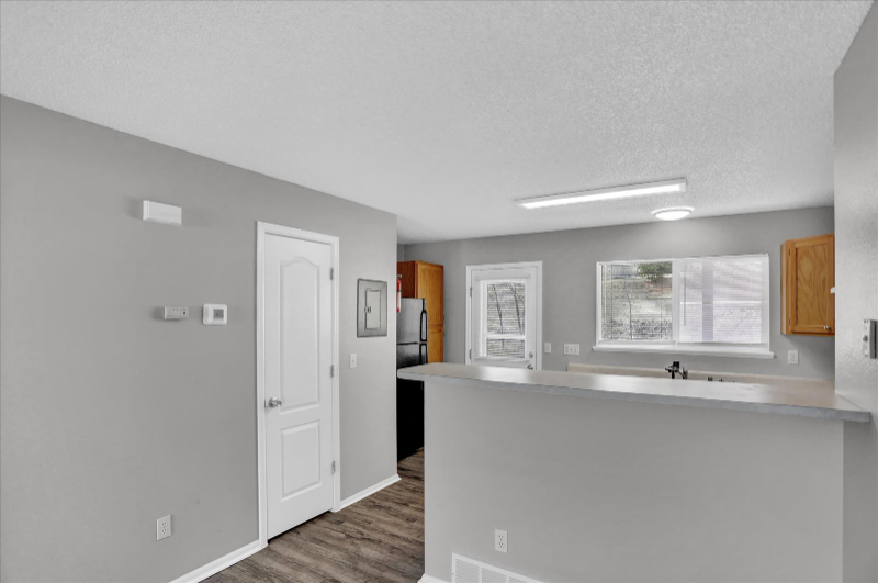 2532 Plumtree Grv - Photo 3 of 15