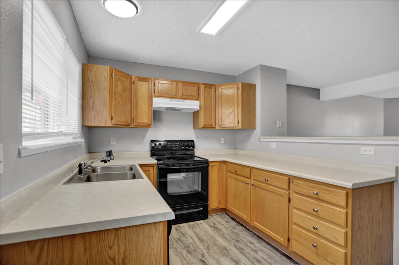 2532 Plumtree Grv - Photo 4 of 15