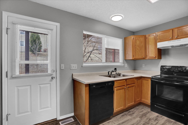 2532 Plumtree Grv - Photo 5 of 15