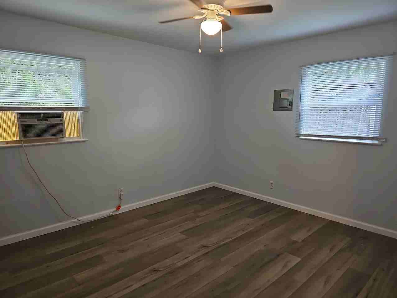 5619 Stonybrook Dr - Photo 2 of 11