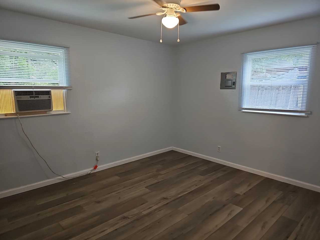 5619 Stonybrook Dr - Photo 4 of 11