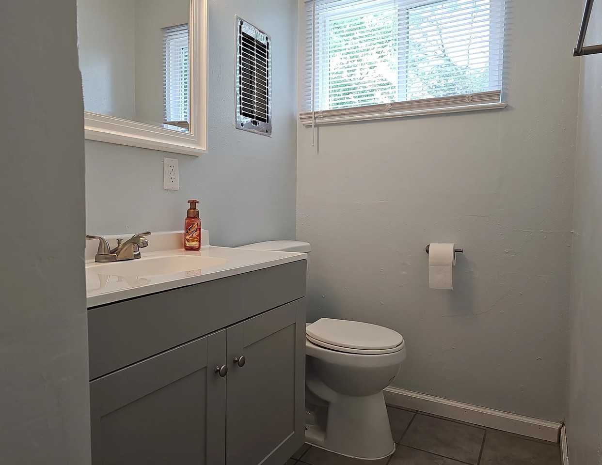 5619 Stonybrook Dr - Photo 5 of 11