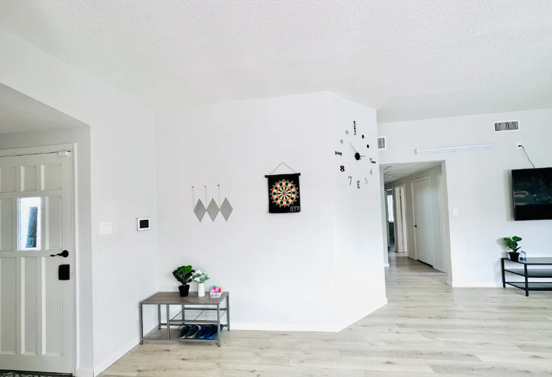 915 N Holly St - Photo 5 of 21