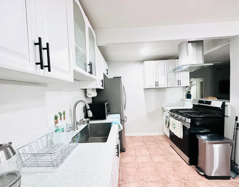 915 N Holly St - Photo 6 of 21