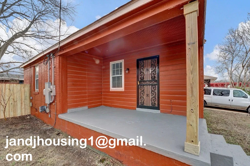 2673 Enterprise Ave - Photo 2 of 19