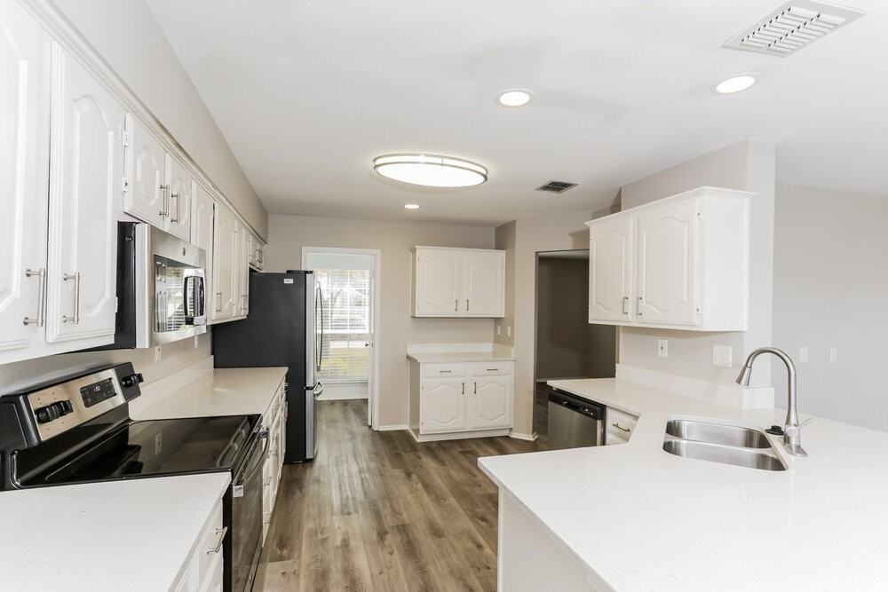 950 Silver Streak Dr - Photo 7 of 17