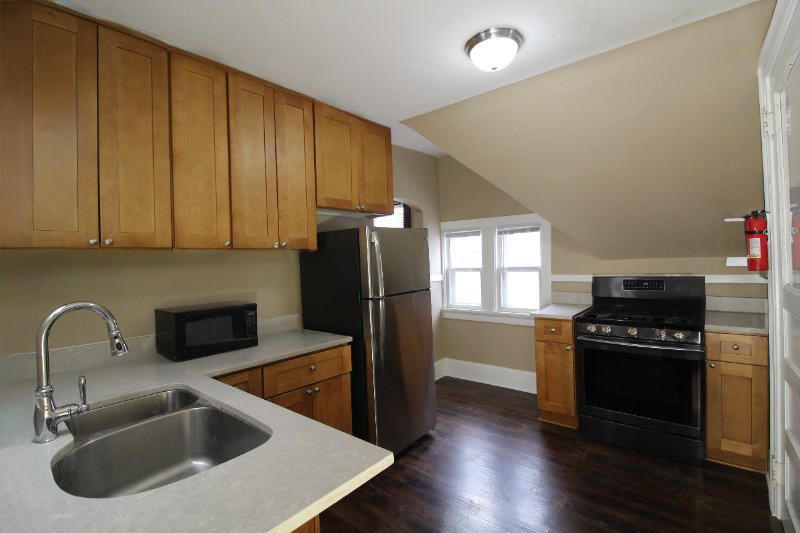 2933 N Newhall St #B - Photo 3 of 16