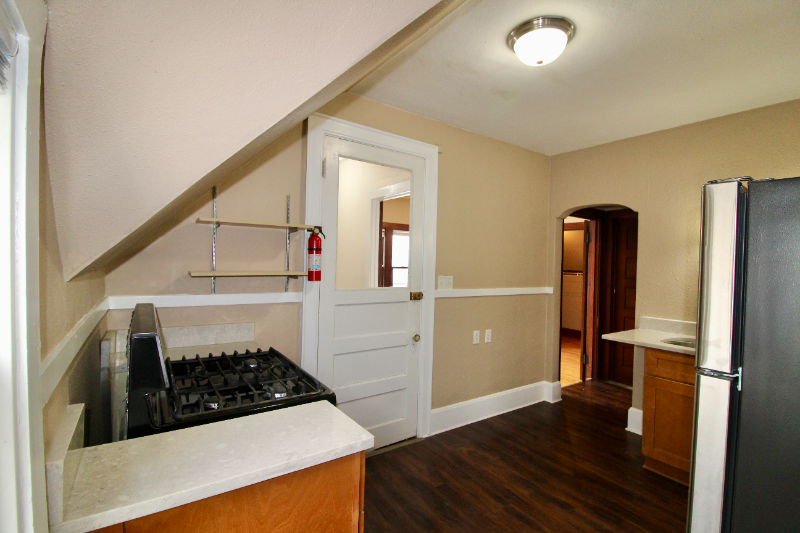 2933 N Newhall St #B - Photo 4 of 16