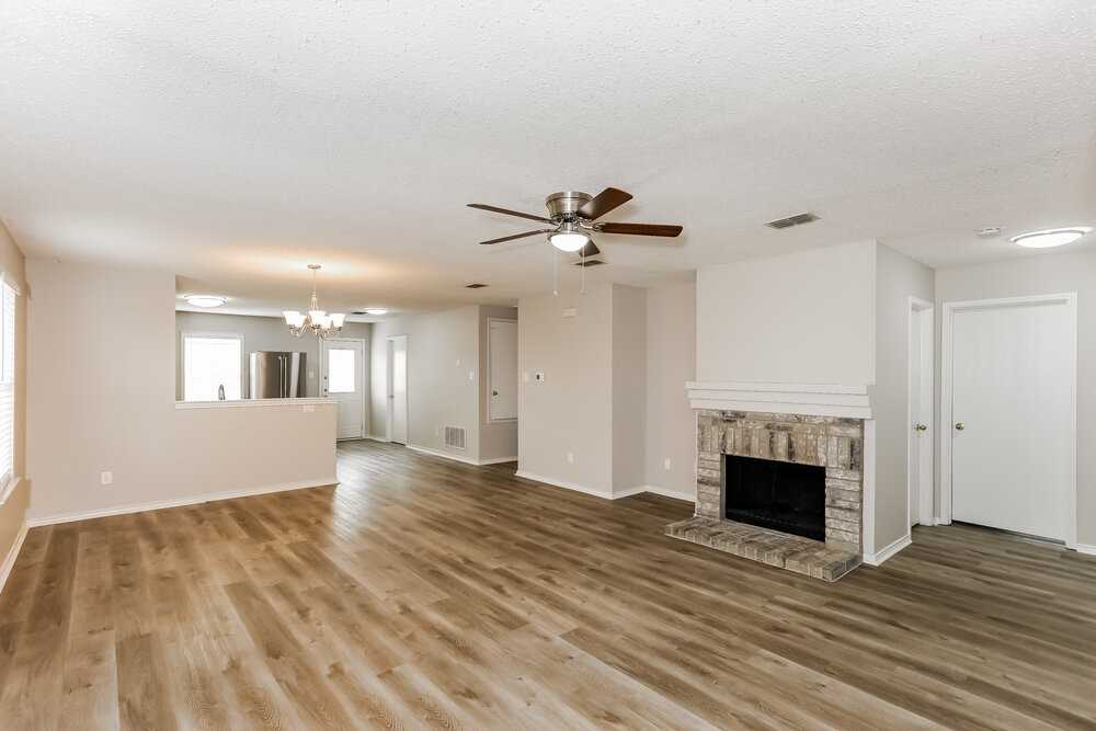 1032 Bannack Dr - Photo 3 of 16