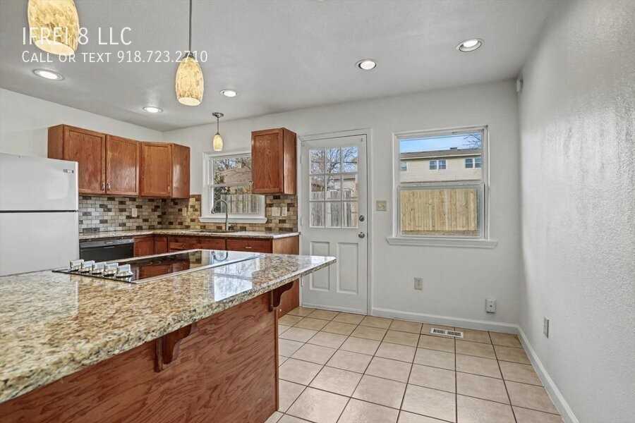 3802 S Allegheny Ave - Photo 3 of 29