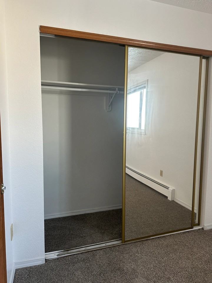 2301 E 68th Ave #B - Photo 3 of 11