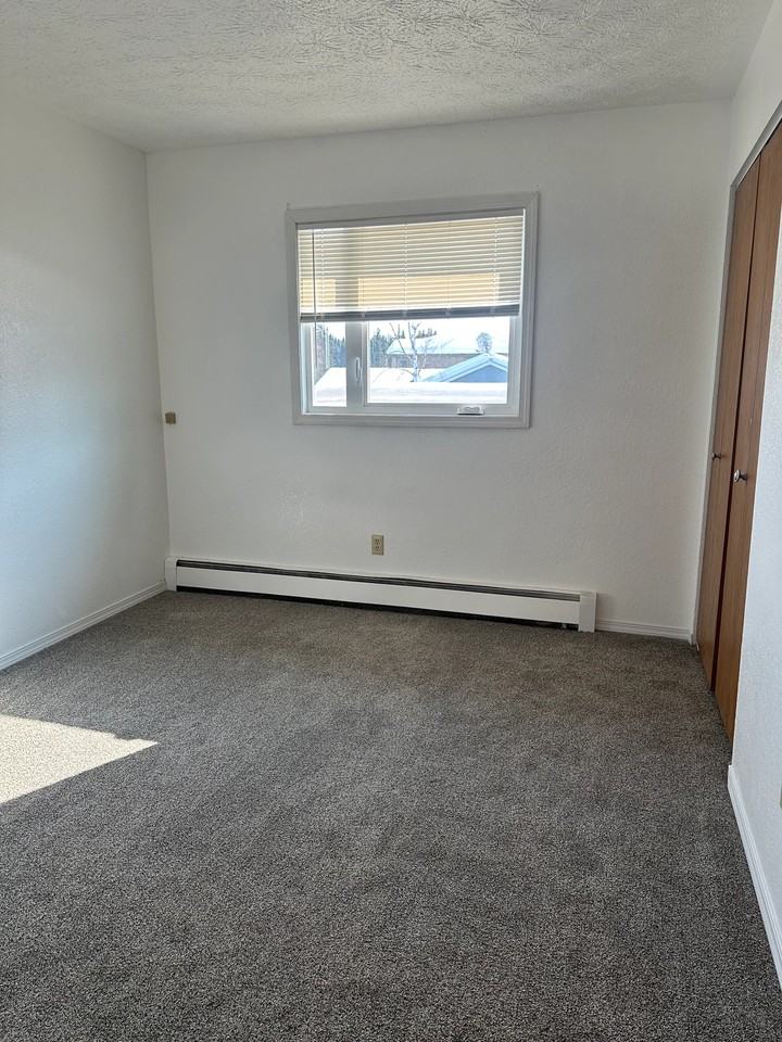 2301 E 68th Ave #B - Photo 5 of 11