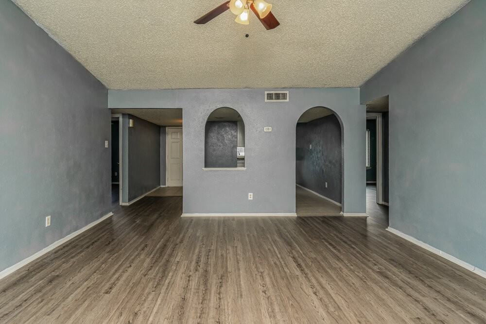 2505 Crown Cir - Photo 4 of 25