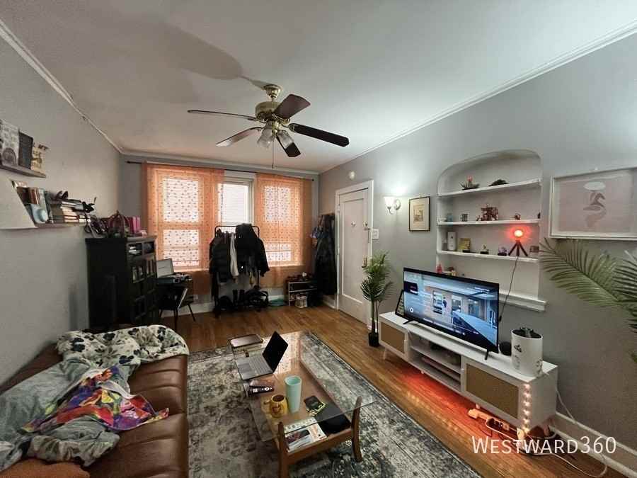 1626 W Sherwin Ave #1S - Photo 3 of 17