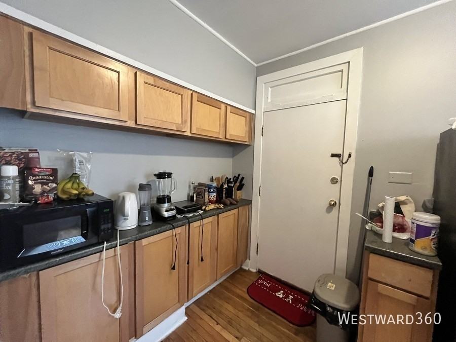 1626 W Sherwin Ave #1S - Photo 7 of 17