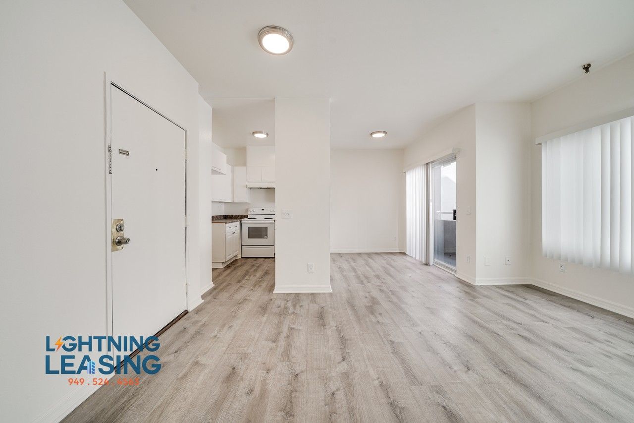 10205 Samoa Ave #104 - Photo 4 of 17