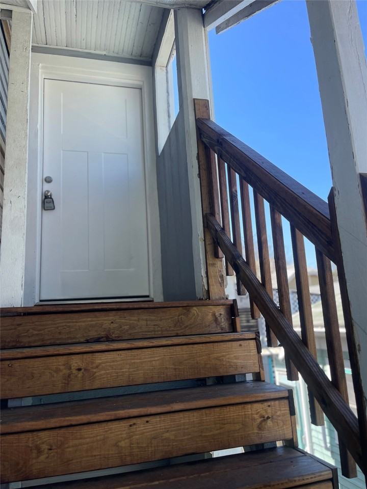 1402 Winnie St #1402-3 - Photo 3 of 23