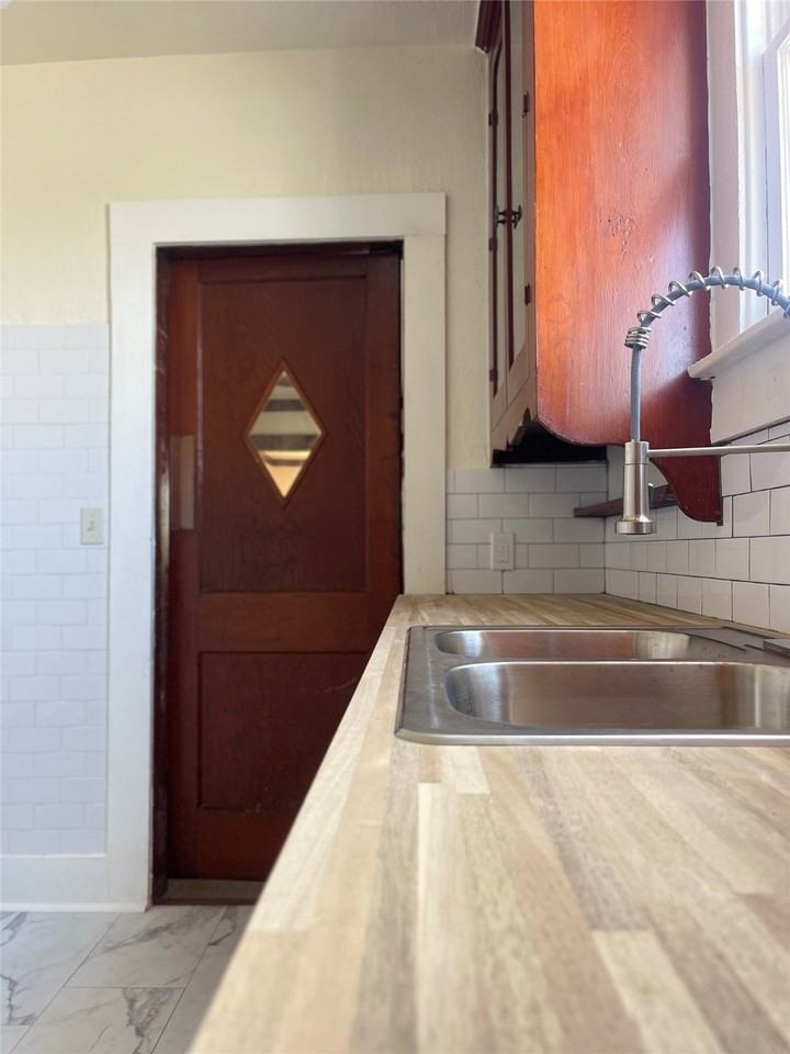 1402 Winnie St #1402-3 - Photo 5 of 23