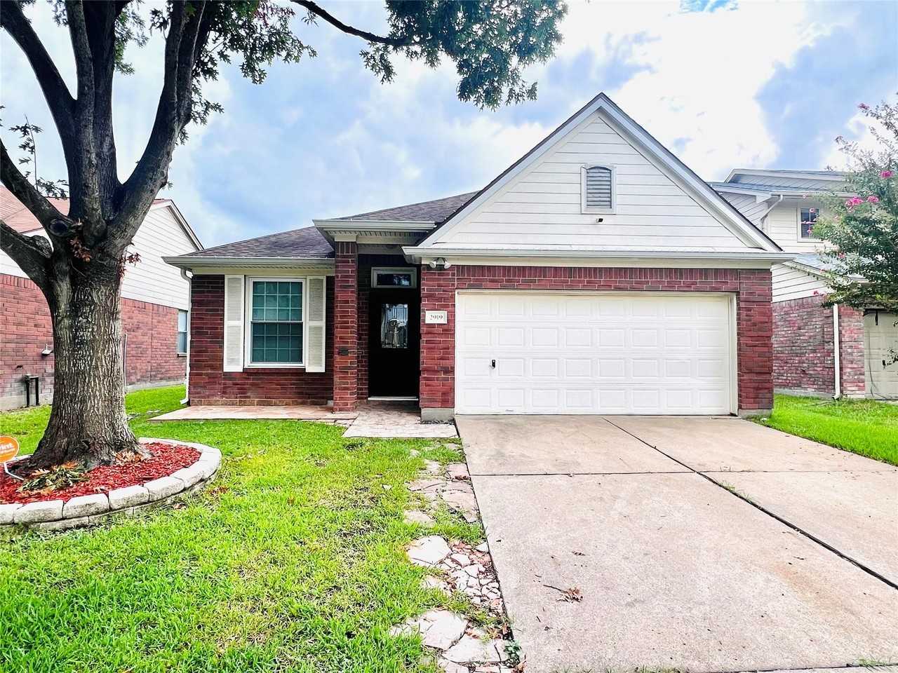 2919 Amber Cliff Dr #2919 - Photo 4 of 17