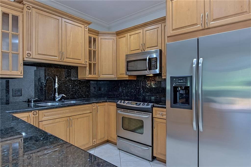 19 Se 19th Ave #19 - Photo 2 of 47