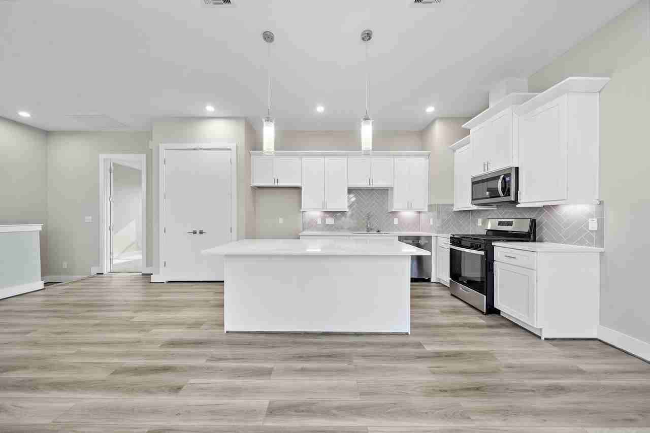 9 Wellford St #9F - Photo 2 of 24