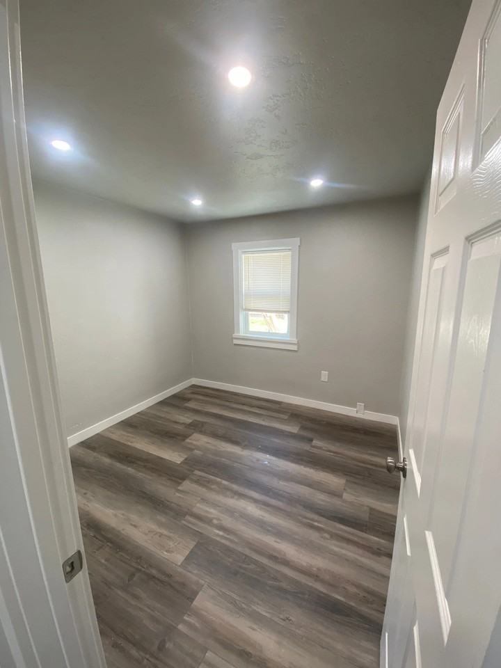 1350 S Washington St - Photo 3 of 20