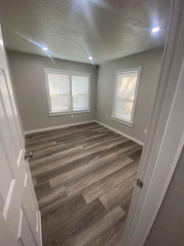 1350 S Washington St - Photo 5 of 20