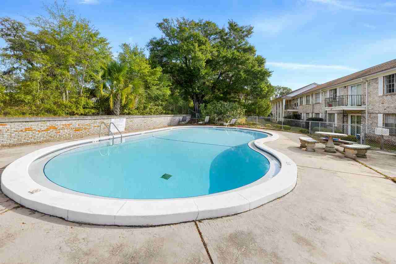 115 Country Club Dr #115 - Photo 2 of 31