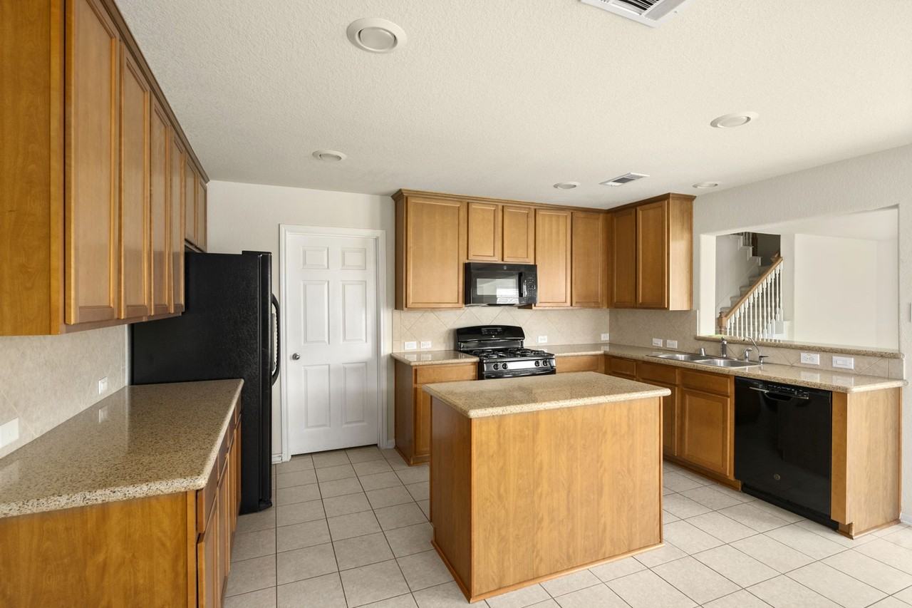 18211 Palisade Rock Ct #18211 - Photo 2 of 28