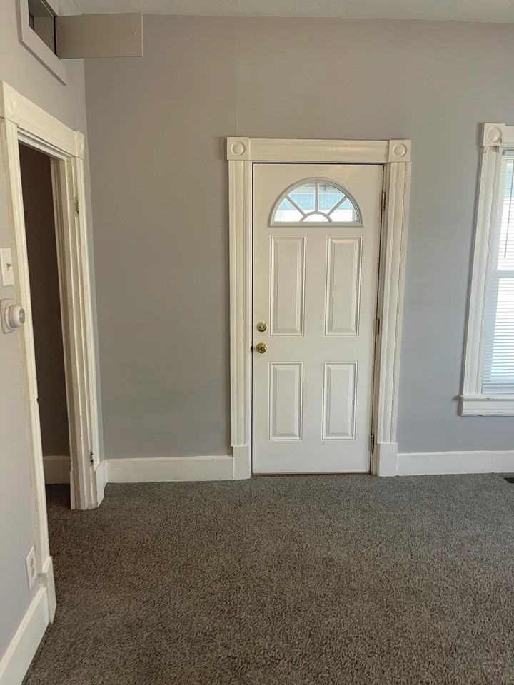 400 Phillips St - Photo 2 of 14