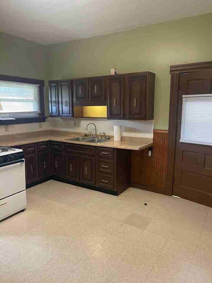 400 Phillips St - Photo 5 of 14