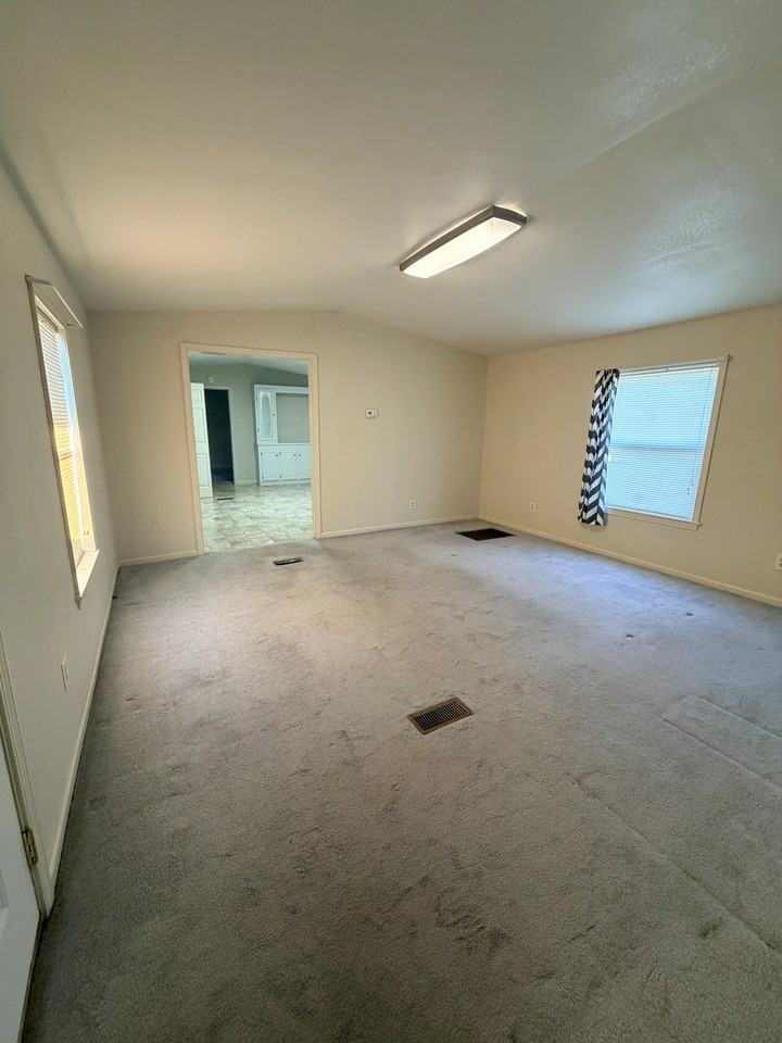 172 Old Eastman Rd - Photo 4 of 18