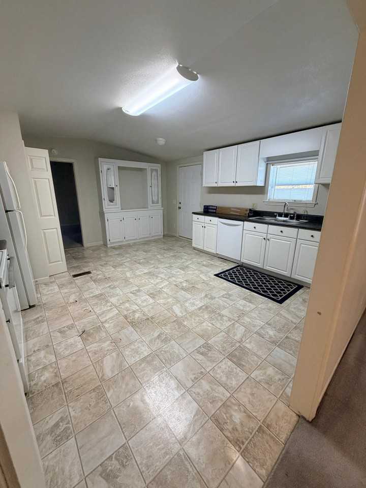 172 Old Eastman Rd - Photo 5 of 18