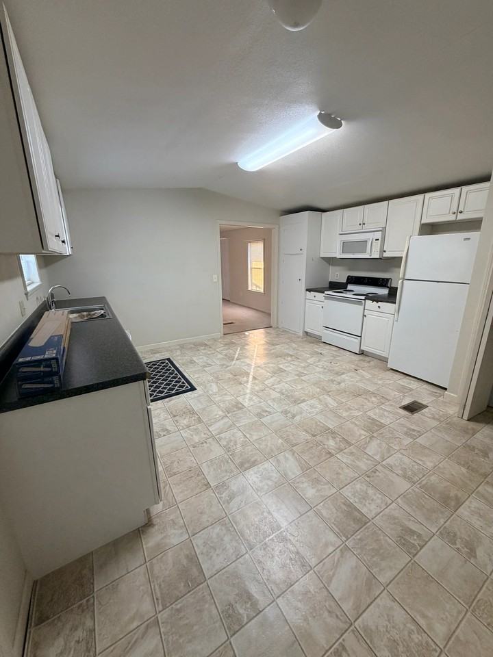 172 Old Eastman Rd - Photo 6 of 18