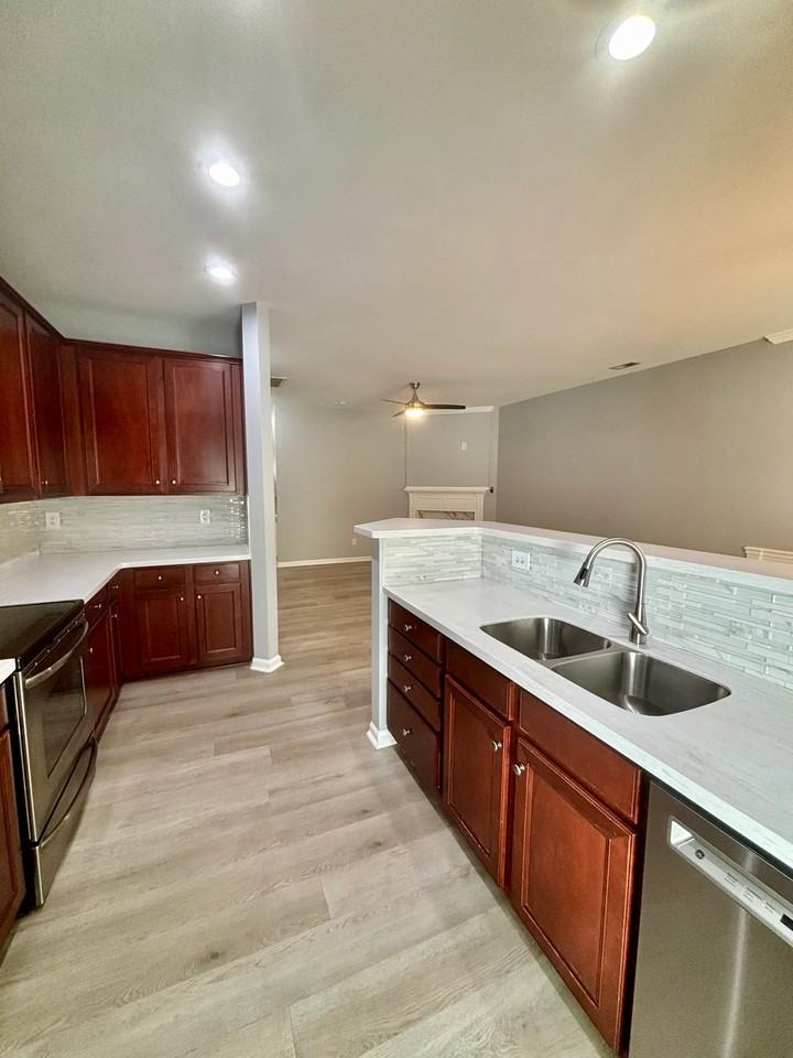 11744 Prideland Ct - Photo 5 of 22