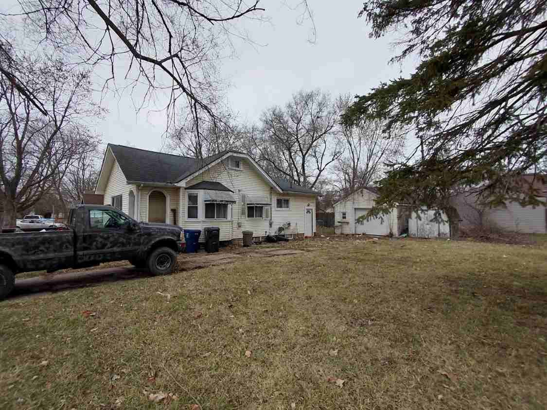 3213 Dale Ave - Photo 3 of 16