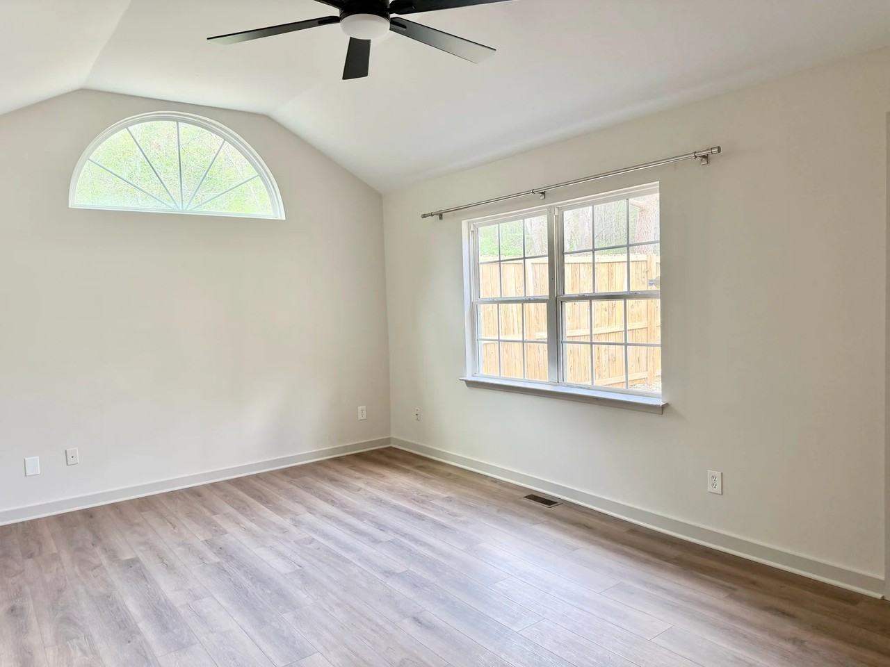 523 Mountain View Cir - Photo 4 of 18